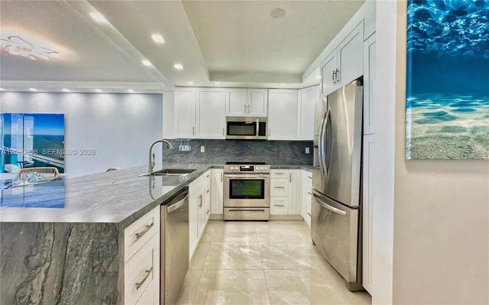 5701 Collins Ave #908 Miami Beach, FL 33140