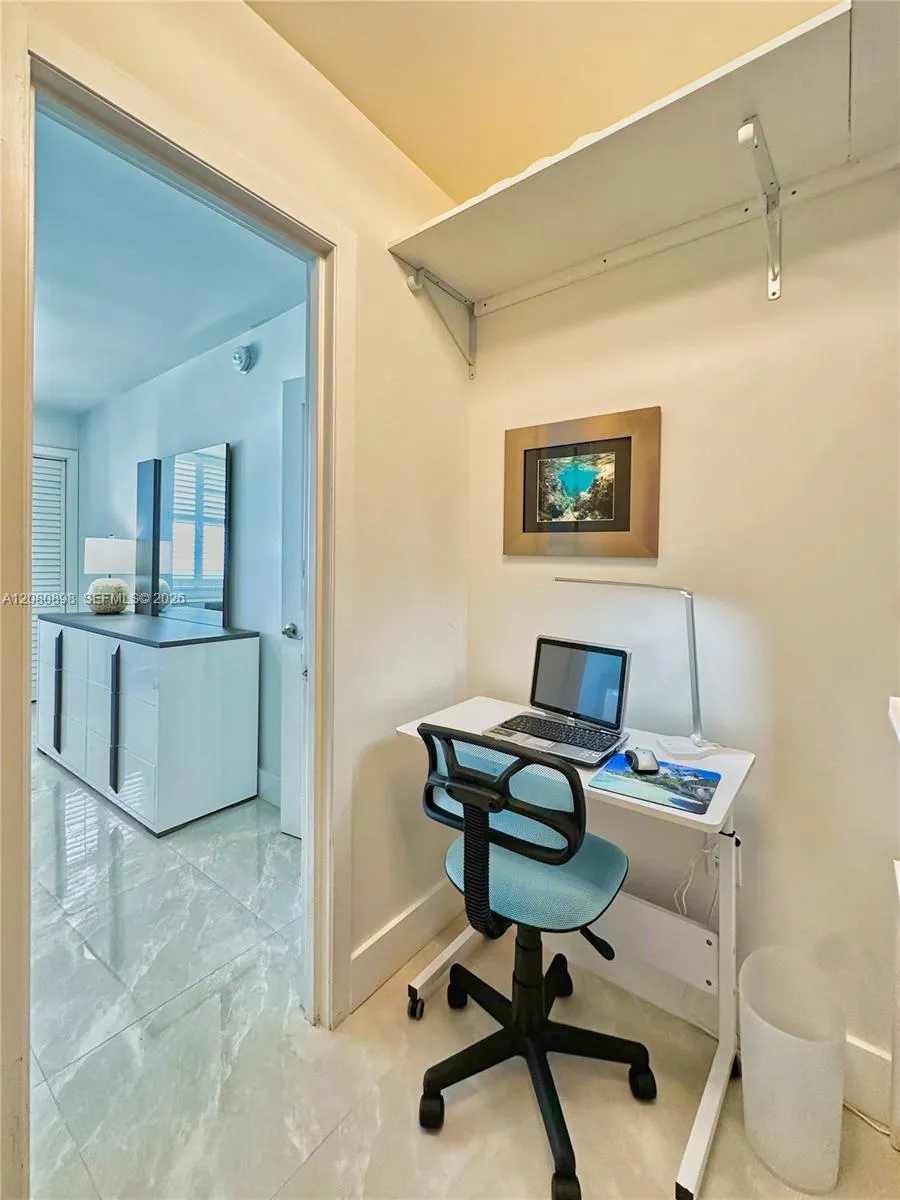 5701 Collins Ave #908 Miami Beach, FL 33140