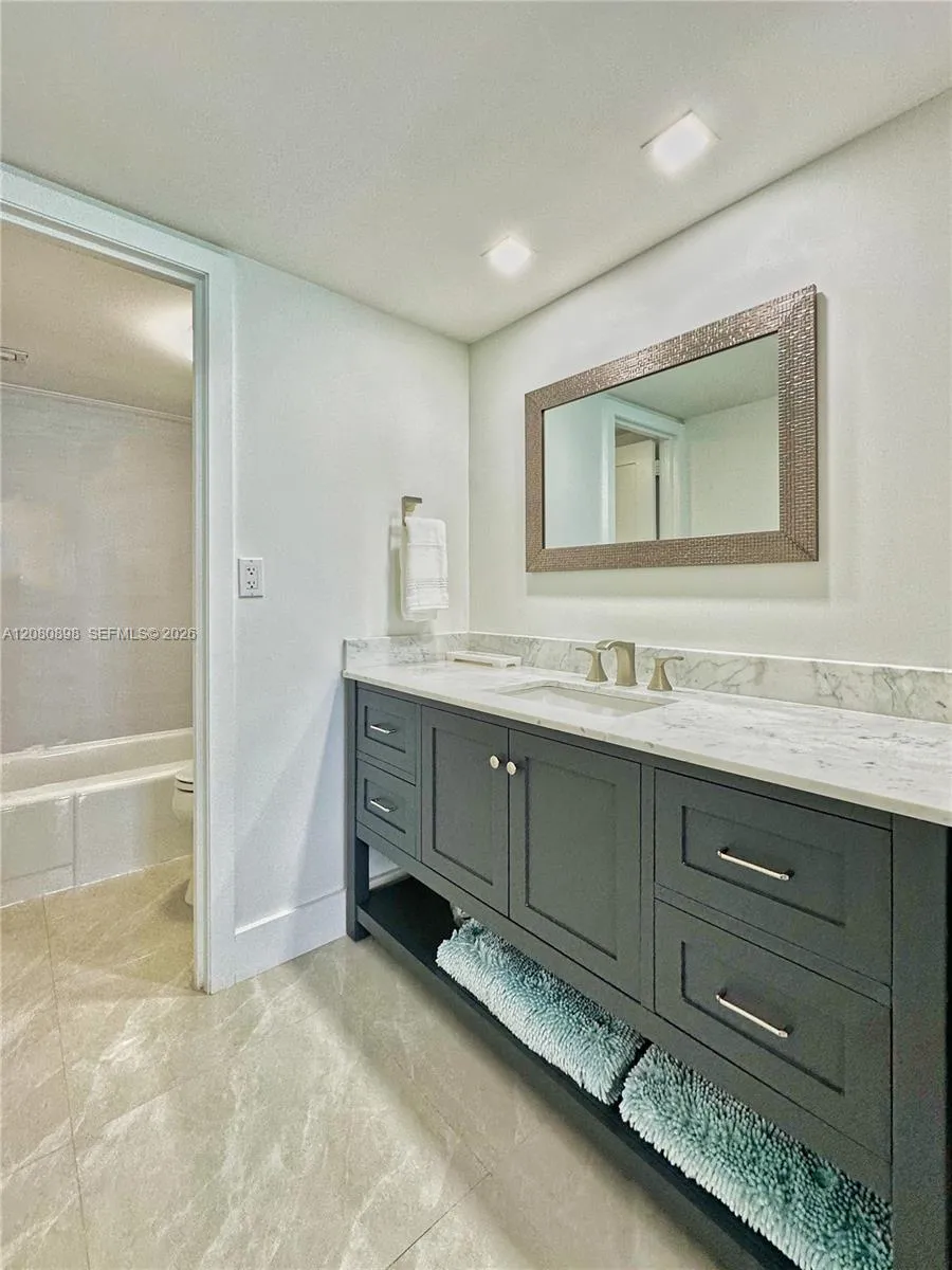 5701 Collins Ave #908 Miami Beach, FL 33140