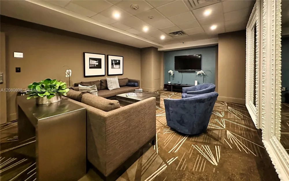 5701 Collins Ave #908 Miami Beach, FL 33140