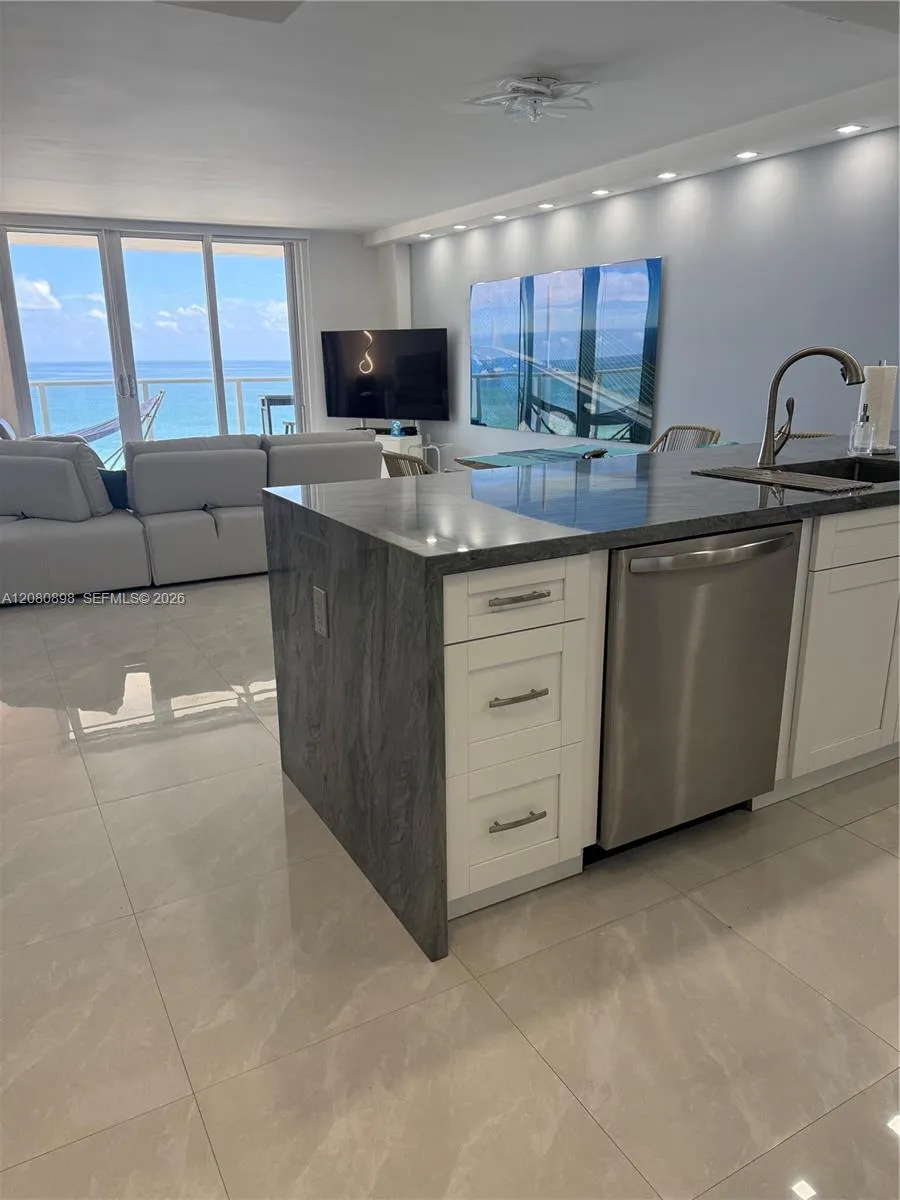 5701 Collins Ave #908 Miami Beach, FL 33140