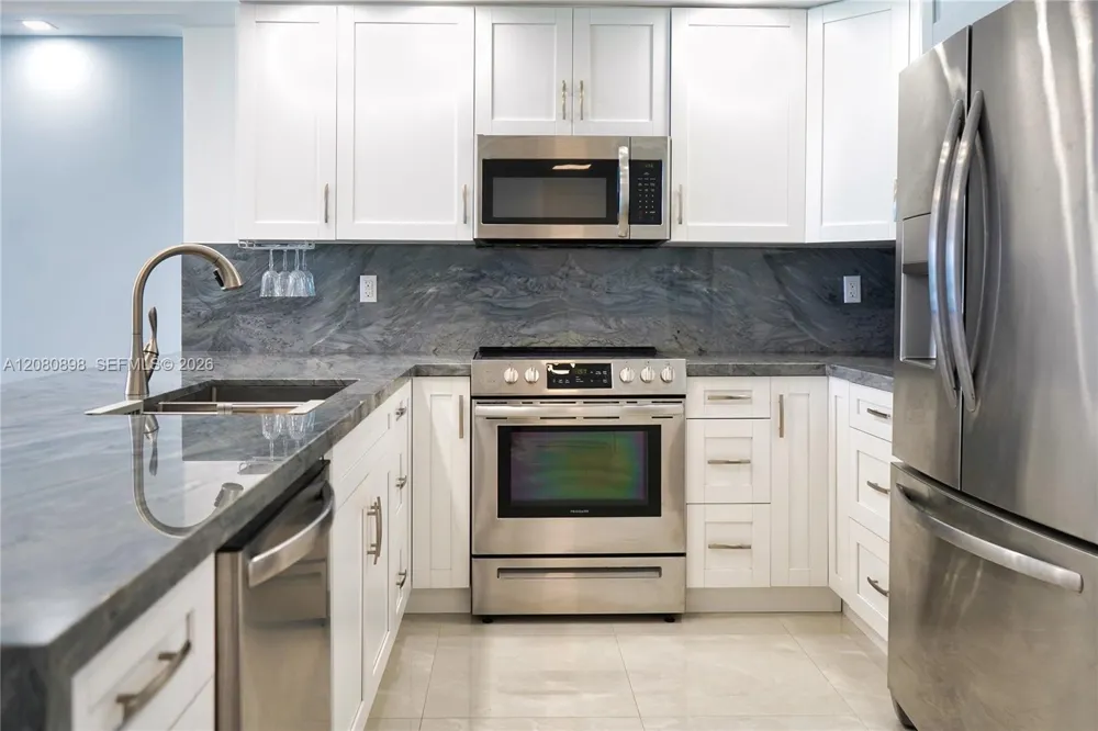 5701 Collins Ave #908 Miami Beach, FL 33140