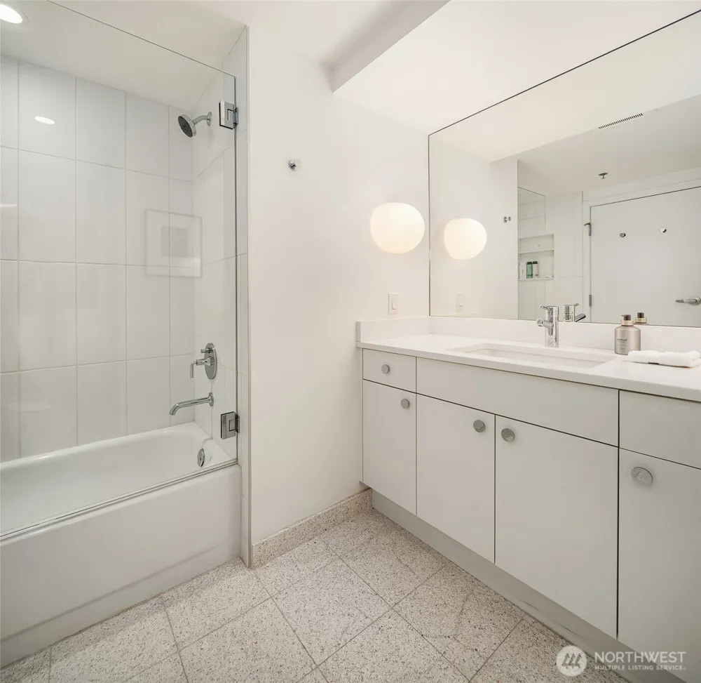 2000 1st Avenue #1602 Seattle, WA 98121