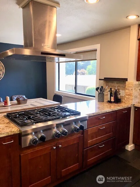 11426 105th Place NE Kirkland, WA 98033
