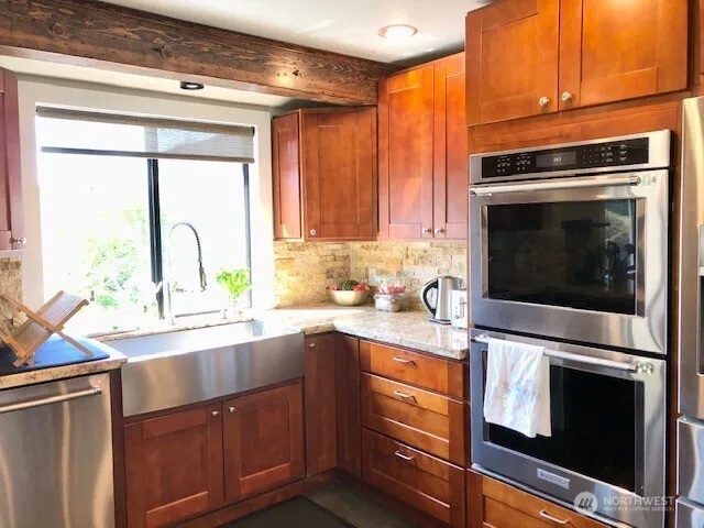 11426 105th Place NE Kirkland, WA 98033