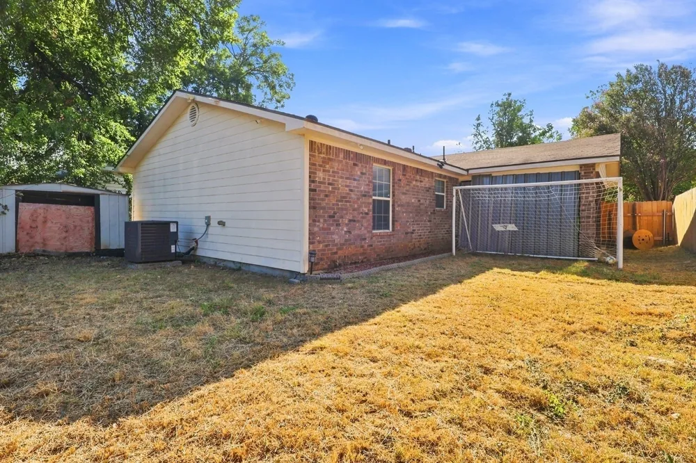 2335 Bethurum Avenue Dallas, TX 75215