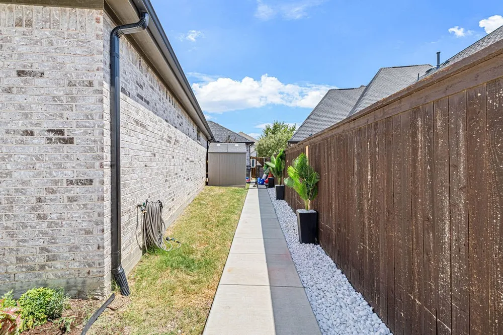 1009 Skyflower Lane Celina, TX 75009