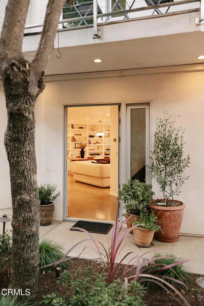 8008 Jorderr Avenue Los Angeles, CA 90046