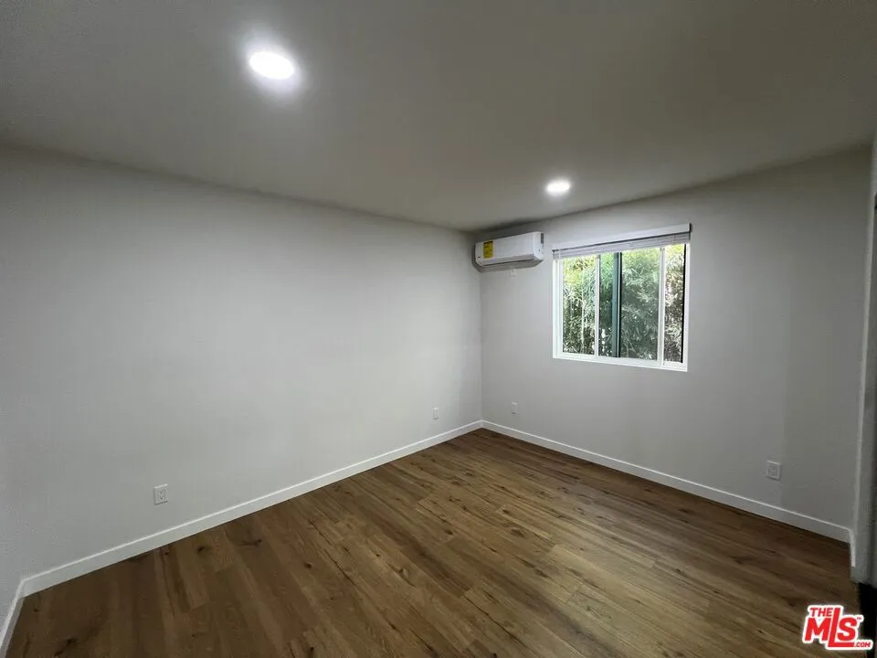 21928 Viscanio Rd Woodland Hills, CA 91364