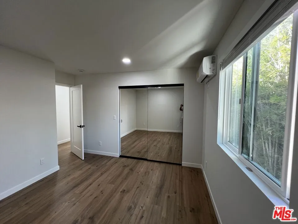 21928 Viscanio Rd Woodland Hills, CA 91364