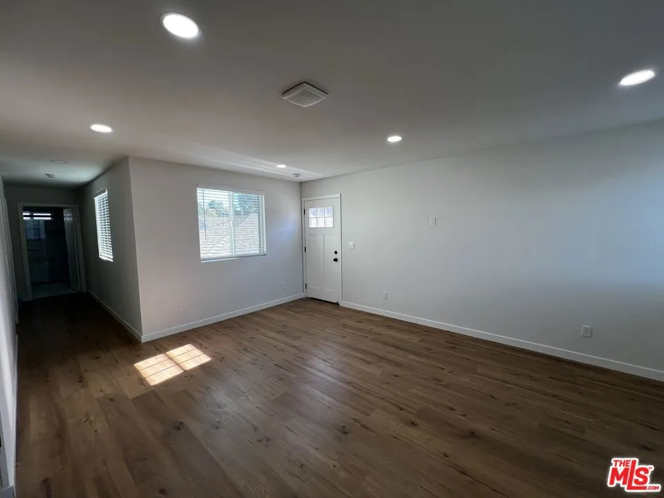 21928 Viscanio Rd Woodland Hills, CA 91364