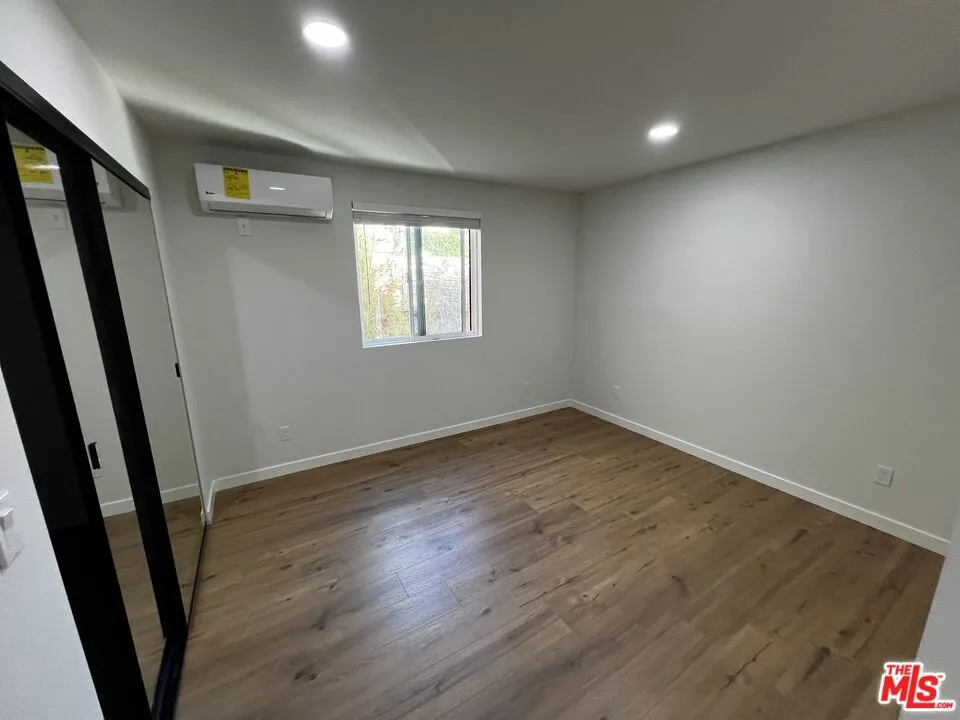 21928 Viscanio Rd Woodland Hills, CA 91364
