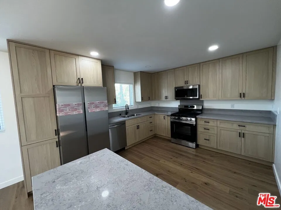 21928 Viscanio Rd Woodland Hills, CA 91364