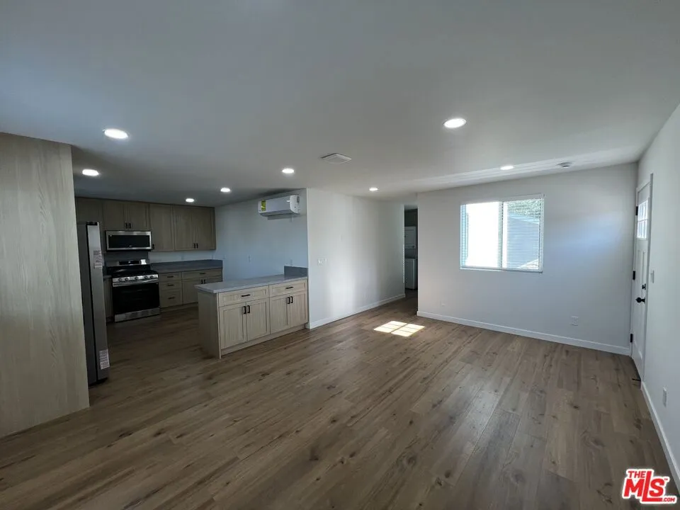 21928 Viscanio Rd Woodland Hills, CA 91364