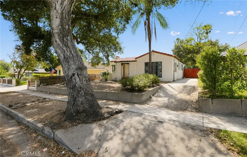 1791 Navarro Pasadena, CA 91103