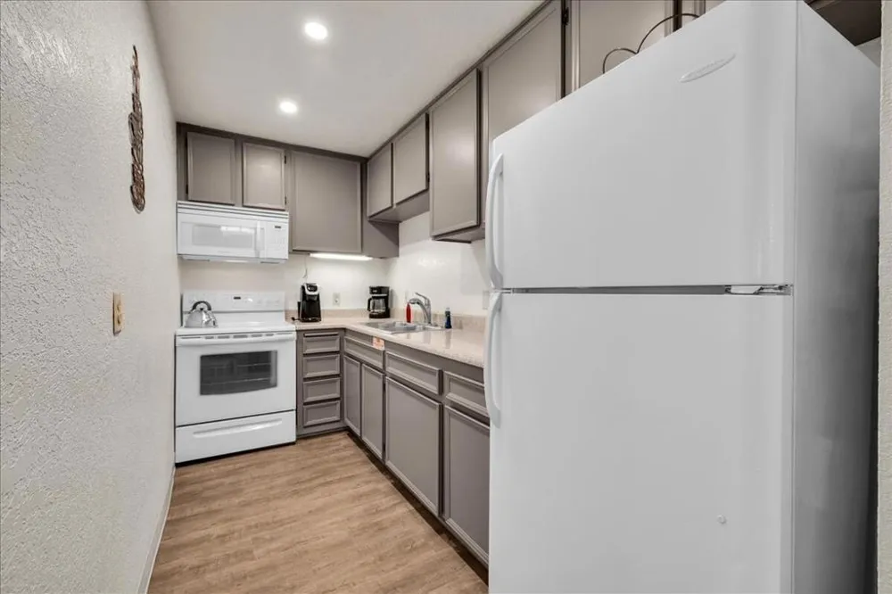 2860 Los Felices Road #101 Palm Springs, CA 92262