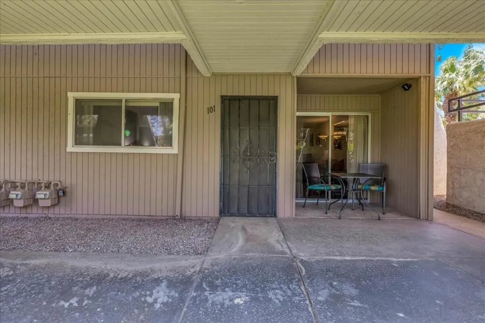 2860 Los Felices Road #101 Palm Springs, CA 92262
