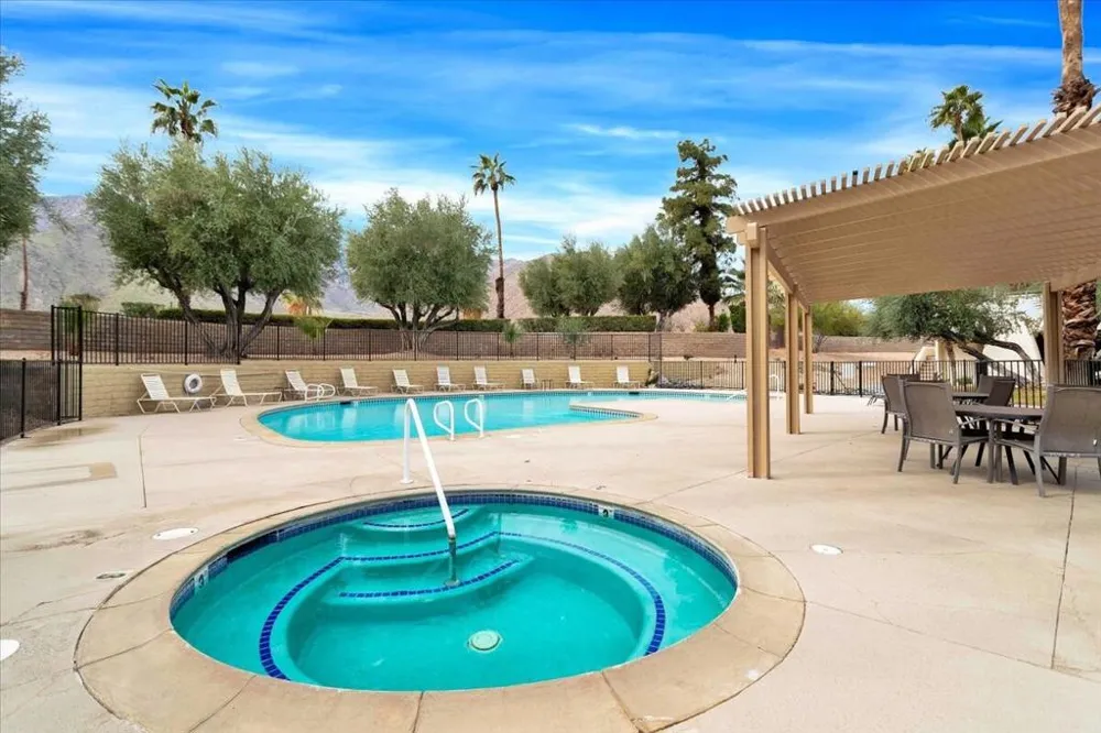 2860 Los Felices Road #101 Palm Springs, CA 92262