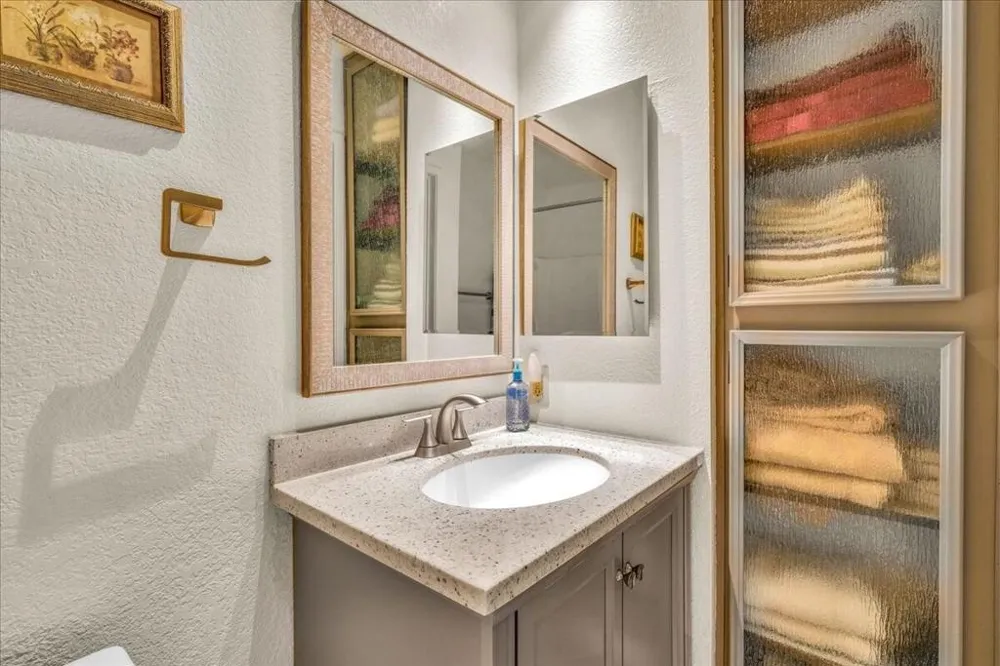 2860 Los Felices Road #101 Palm Springs, CA 92262