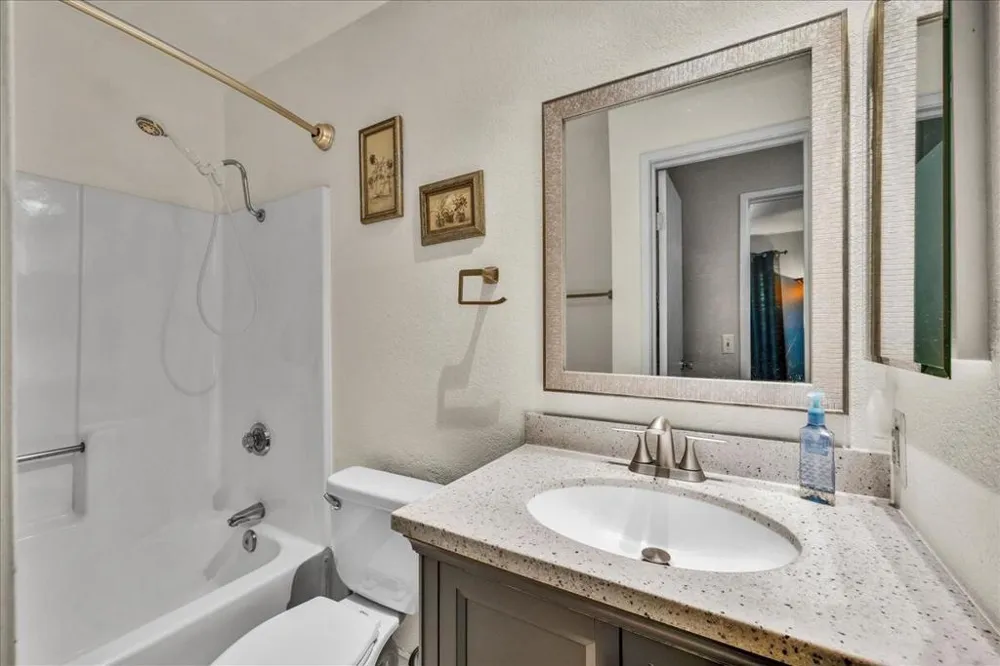 2860 Los Felices Road #101 Palm Springs, CA 92262