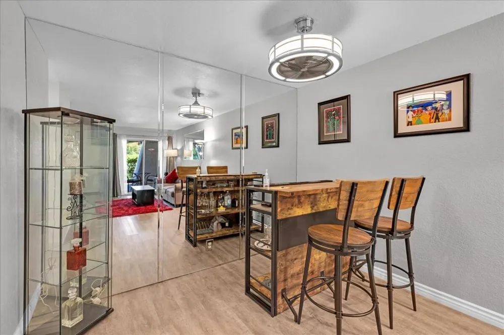 2860 Los Felices Road #101 Palm Springs, CA 92262