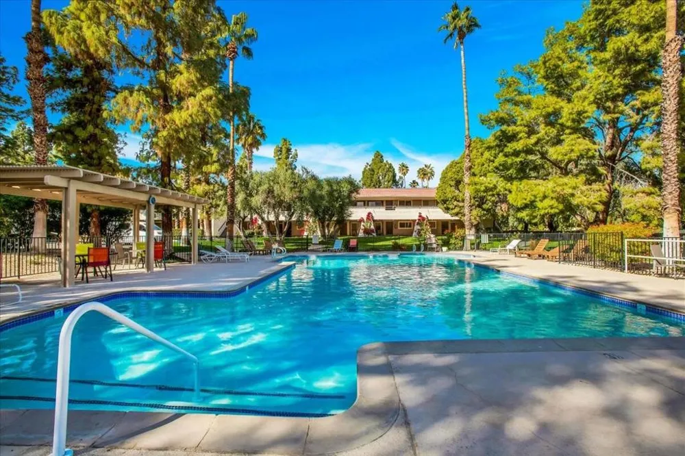 2860 Los Felices Road #101 Palm Springs, CA 92262