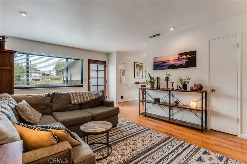 1536 15th Los Osos, CA 93402
