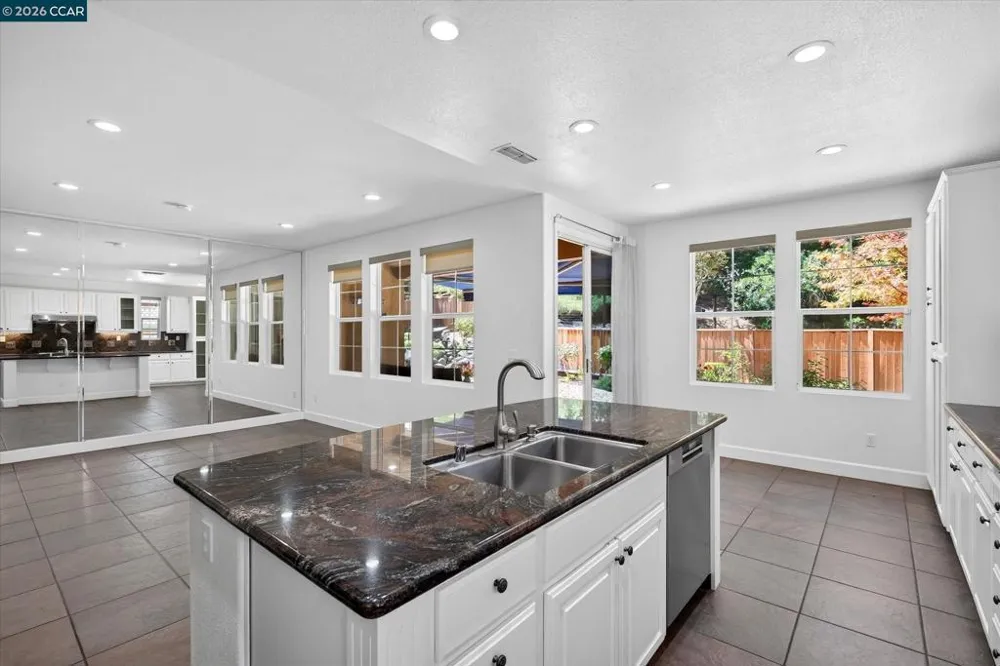 5210 S Montecito Dr Concord, CA 94521