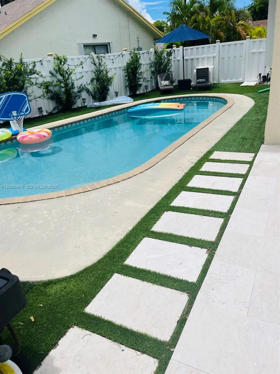 7342 NW 38th Pl Coral Springs, FL 33065