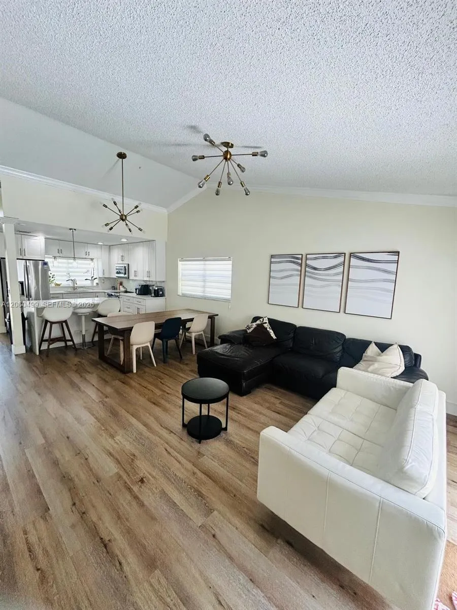 7342 NW 38th Pl Coral Springs, FL 33065
