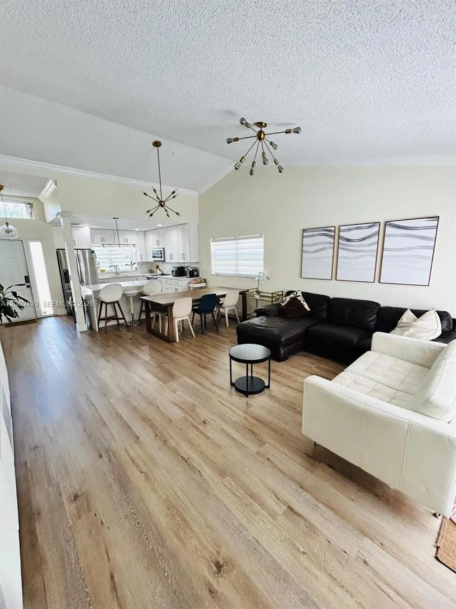 7342 NW 38th Pl Coral Springs, FL 33065