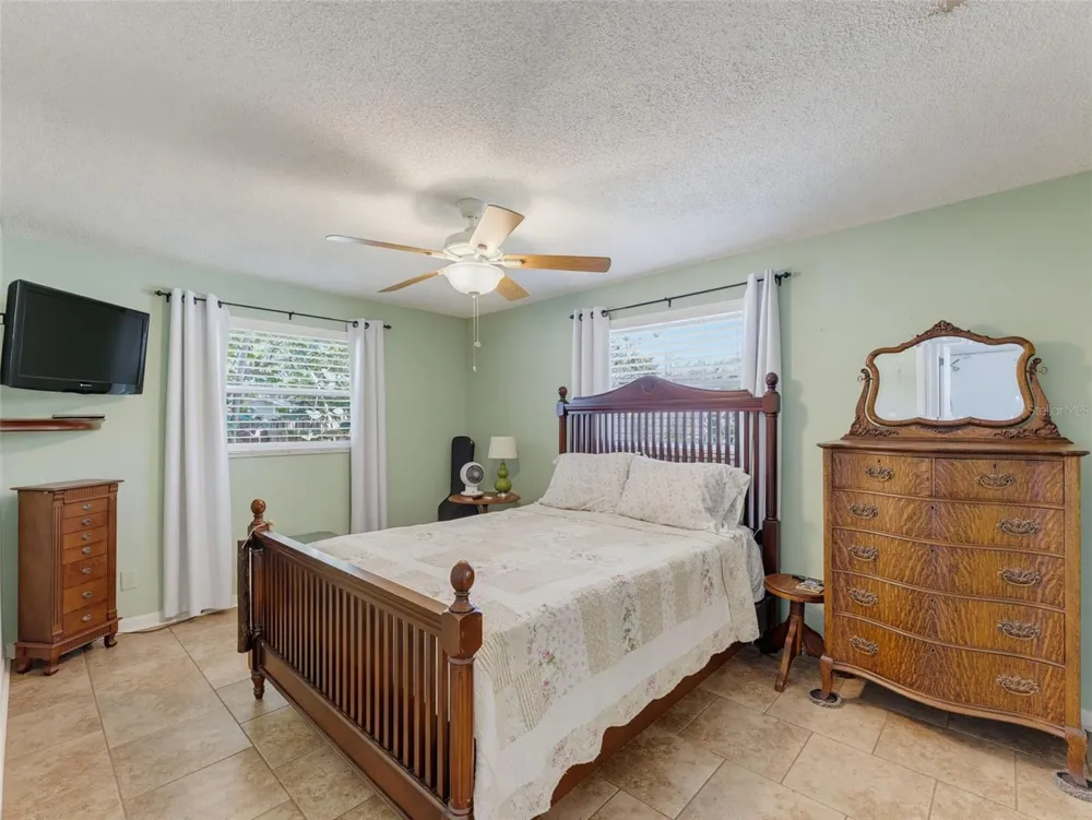 1575 JASMINE WAY Clearwater, FL 33756