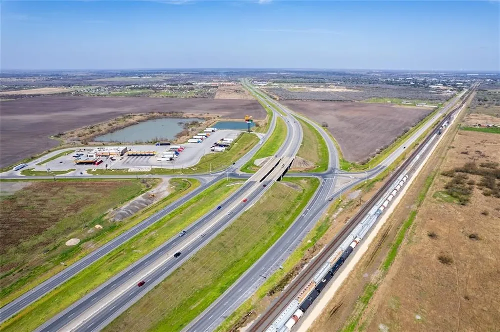 US-77/BUS-77 Sinton, TX 78387