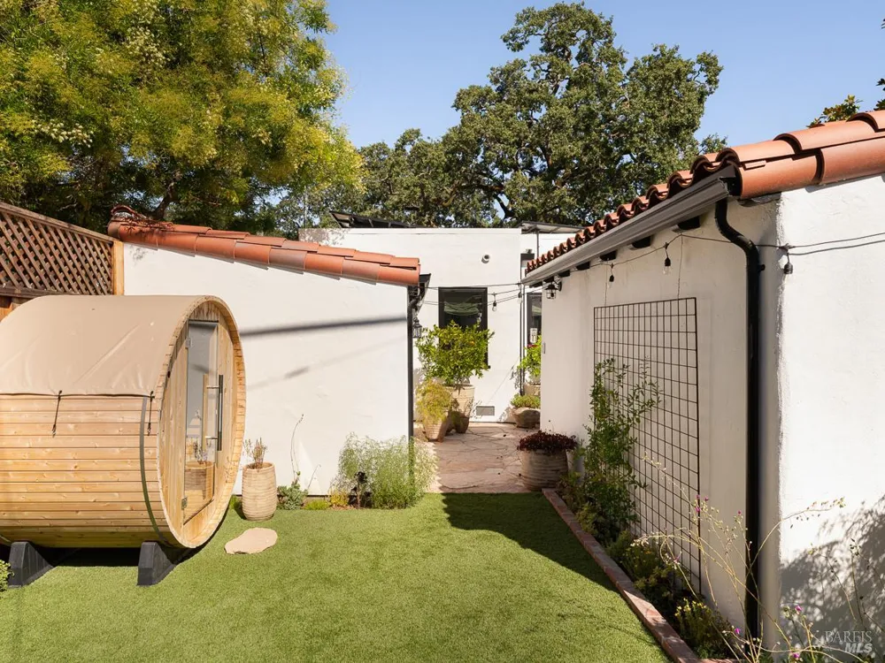 100 Meadowcroft Drive San Anselmo, CA 94960