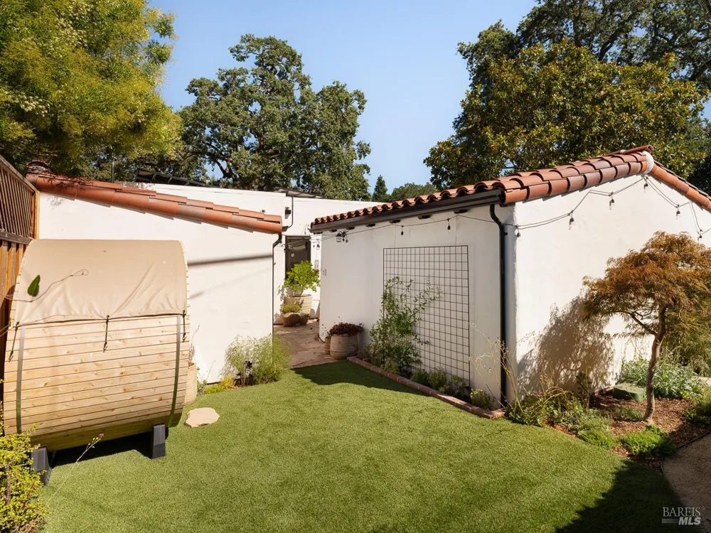 100 Meadowcroft Drive San Anselmo, CA 94960