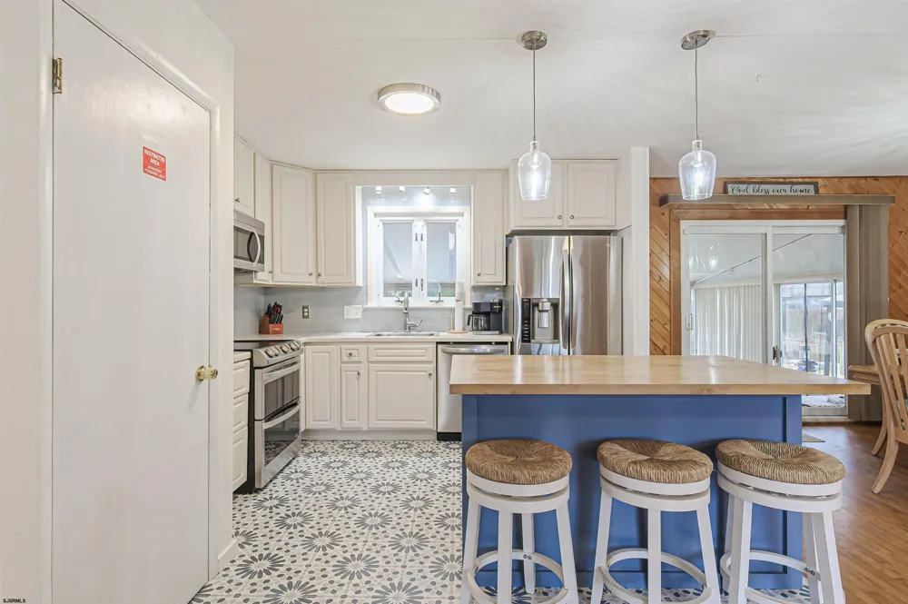 48 W Bolton Ave Absecon, NJ 08201