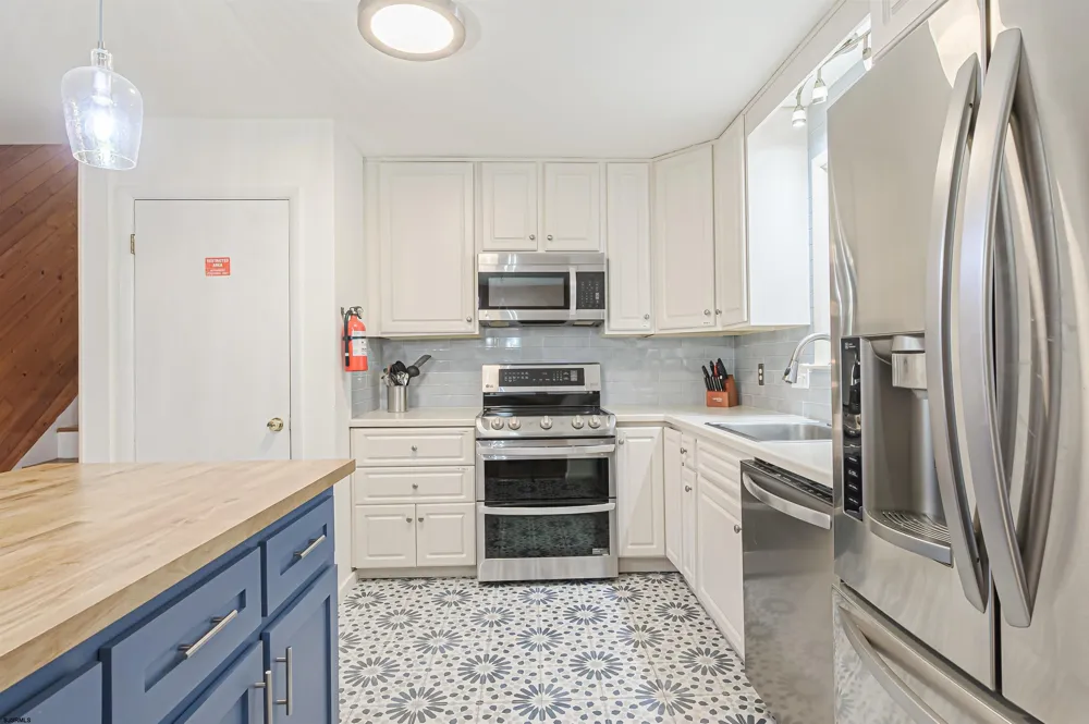 48 W Bolton Ave Absecon, NJ 08201