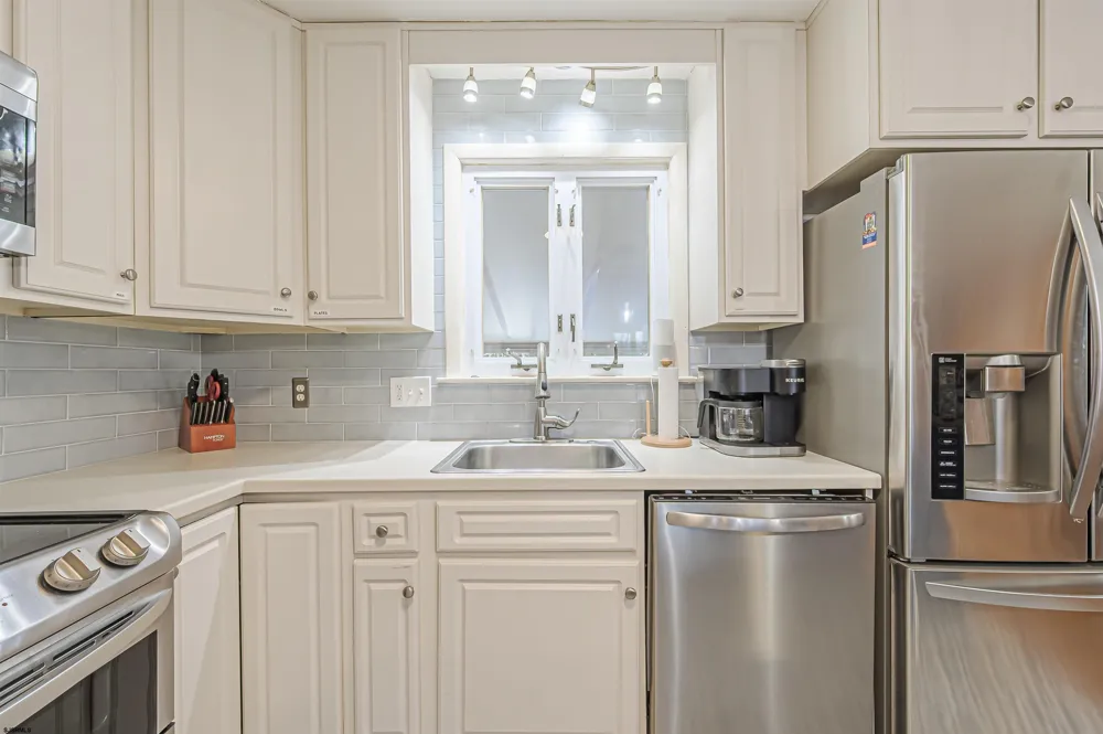 48 W Bolton Ave Absecon, NJ 08201