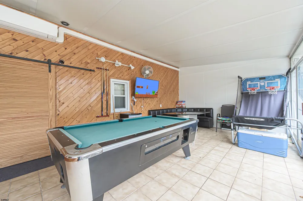 48 W Bolton Ave Absecon, NJ 08201