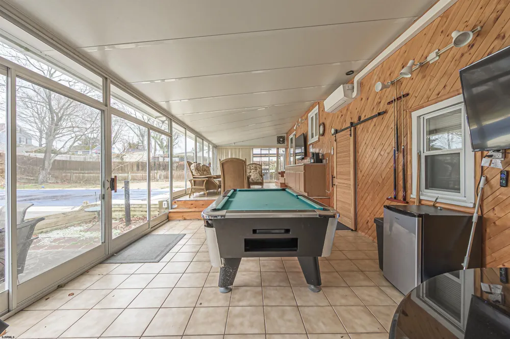48 W Bolton Ave Absecon, NJ 08201