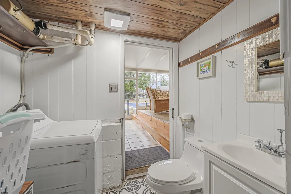 48 W Bolton Ave Absecon, NJ 08201