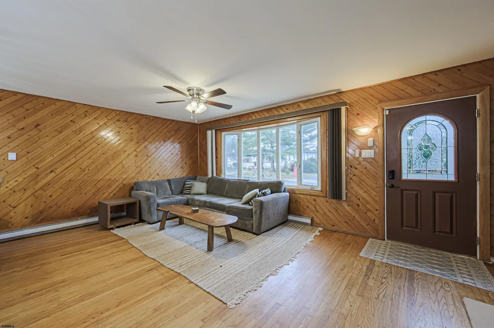 48 W Bolton Ave Absecon, NJ 08201