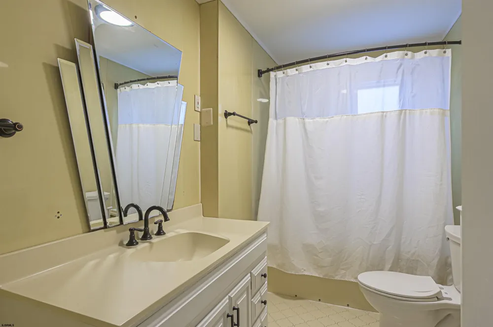 48 W Bolton Ave Absecon, NJ 08201