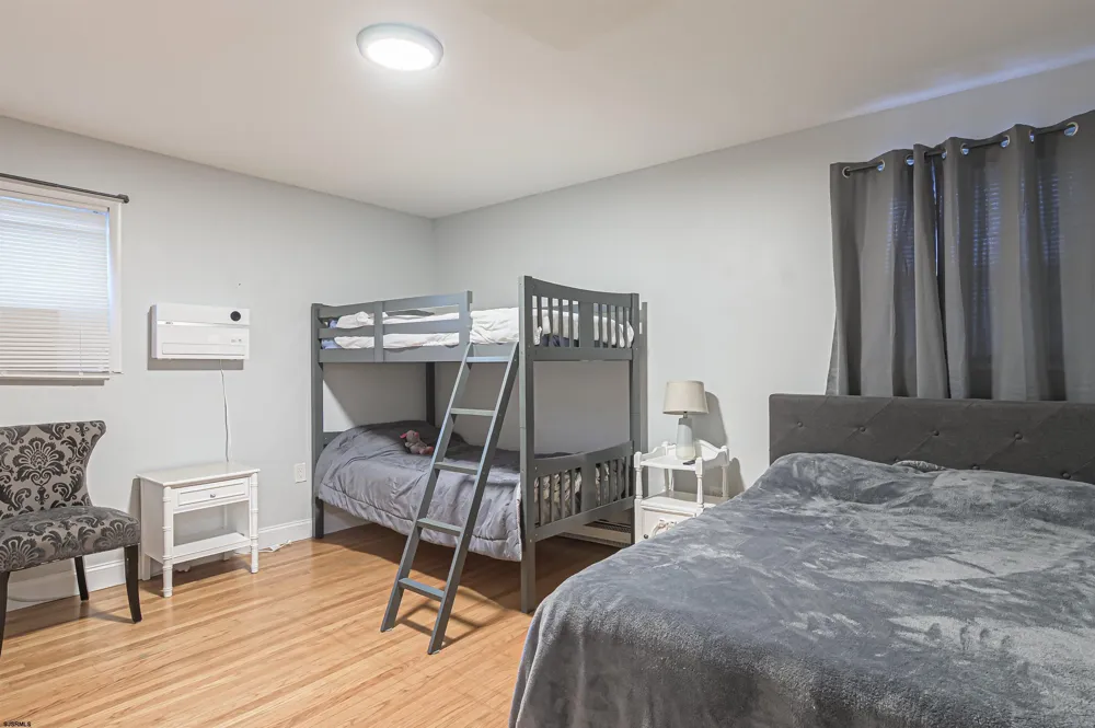 48 W Bolton Ave Absecon, NJ 08201