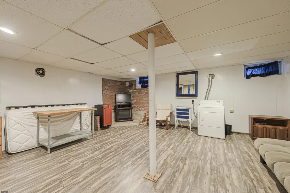 48 W Bolton Ave Absecon, NJ 08201