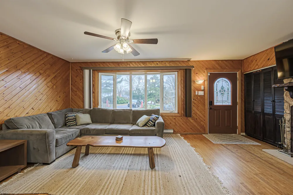 48 W Bolton Ave Absecon, NJ 08201