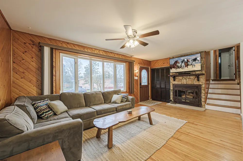 48 W Bolton Ave Absecon, NJ 08201