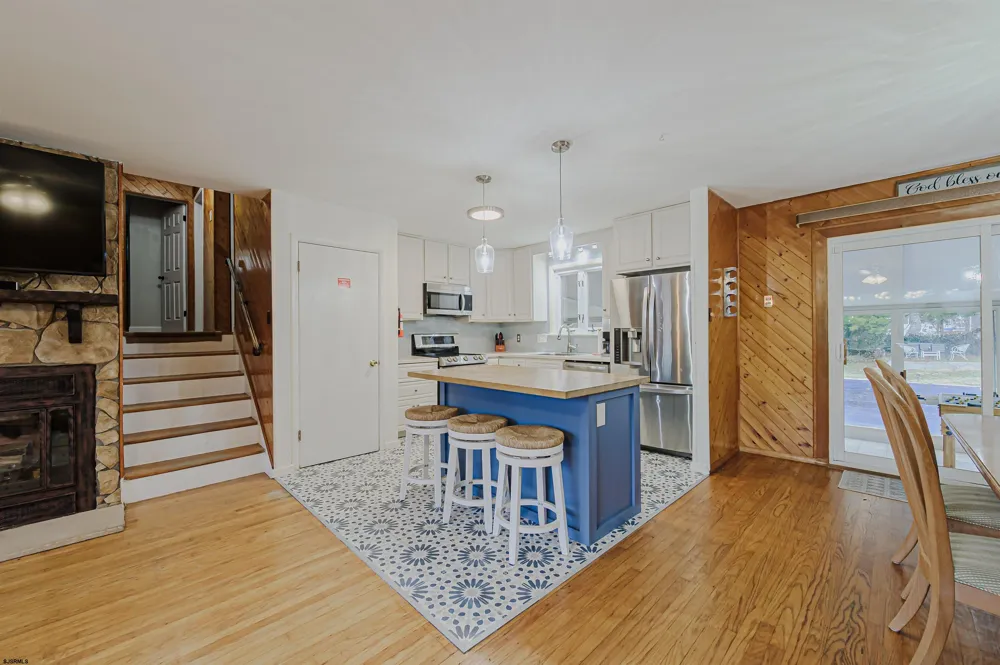 48 W Bolton Ave Absecon, NJ 08201