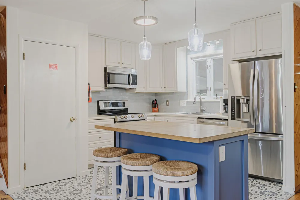 48 W Bolton Ave Absecon, NJ 08201