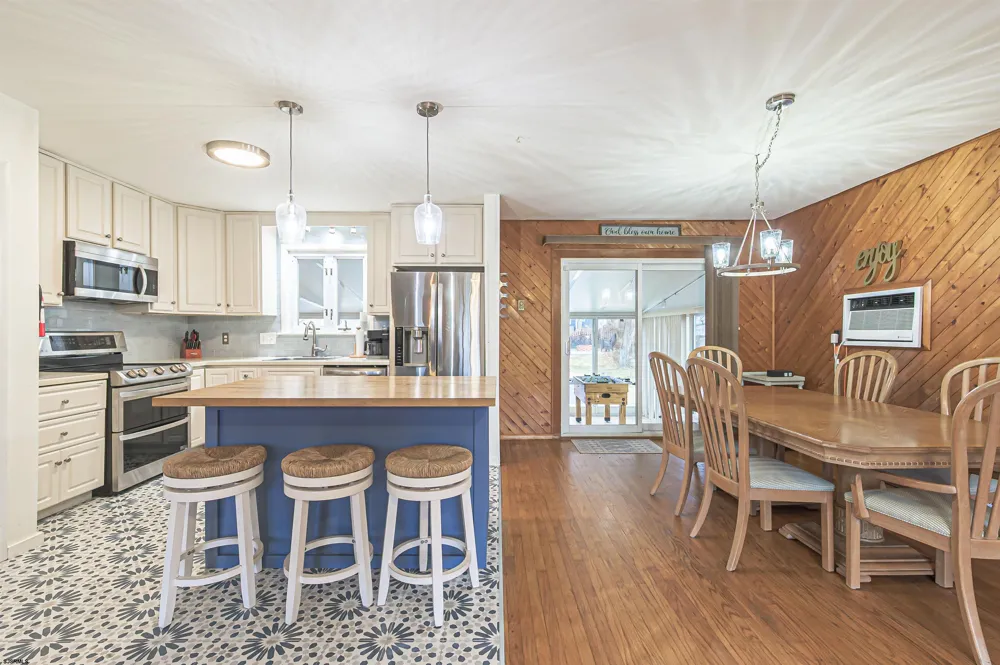 48 W Bolton Ave Absecon, NJ 08201